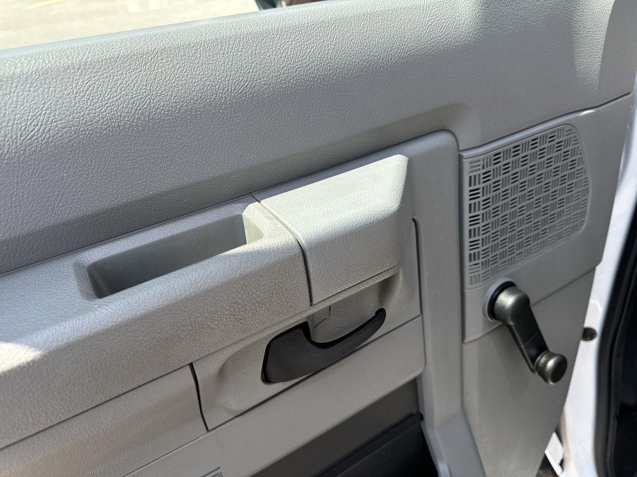 2022 Ford E-450  Photo