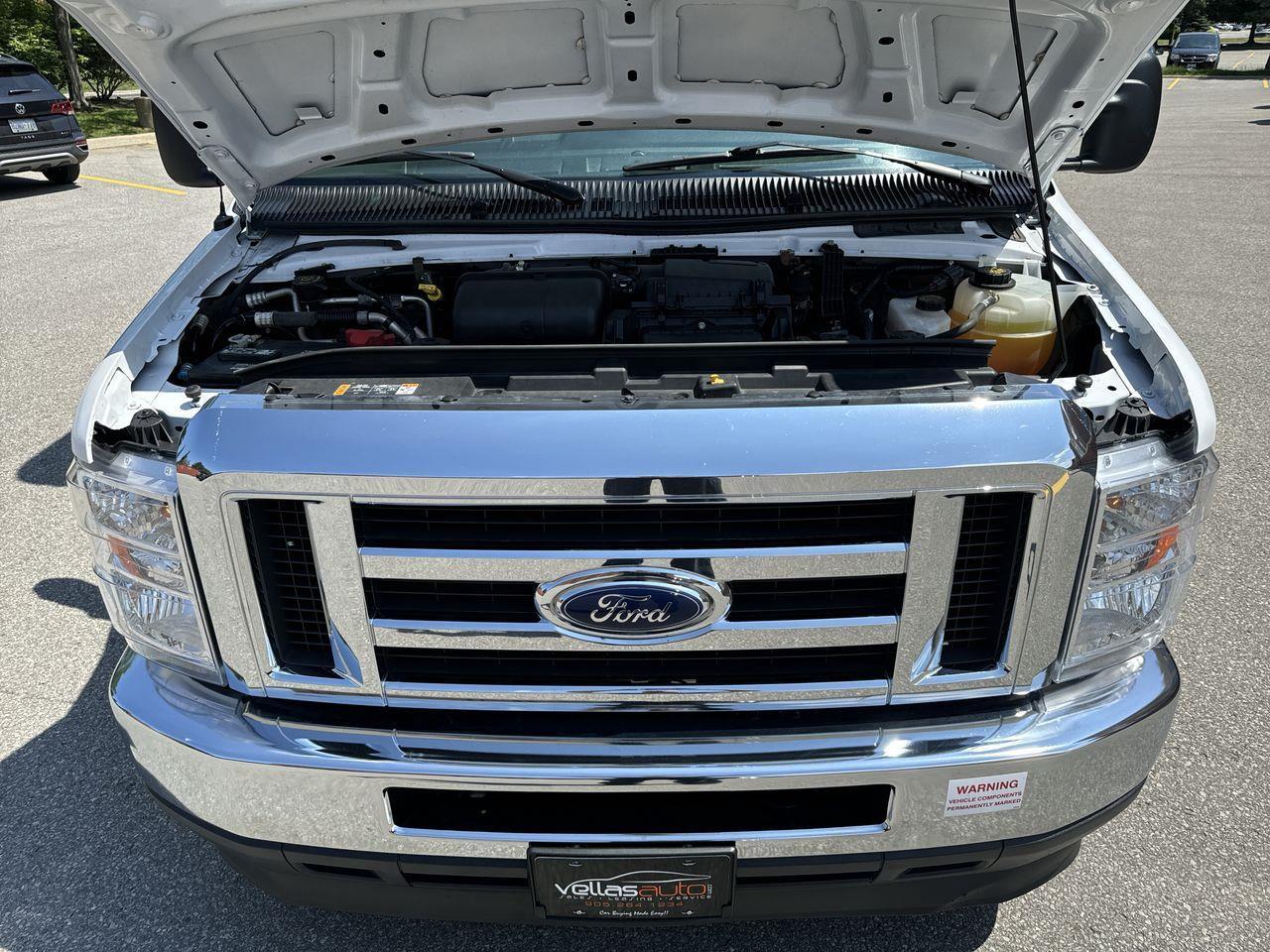 2022 Ford E-450  Photo