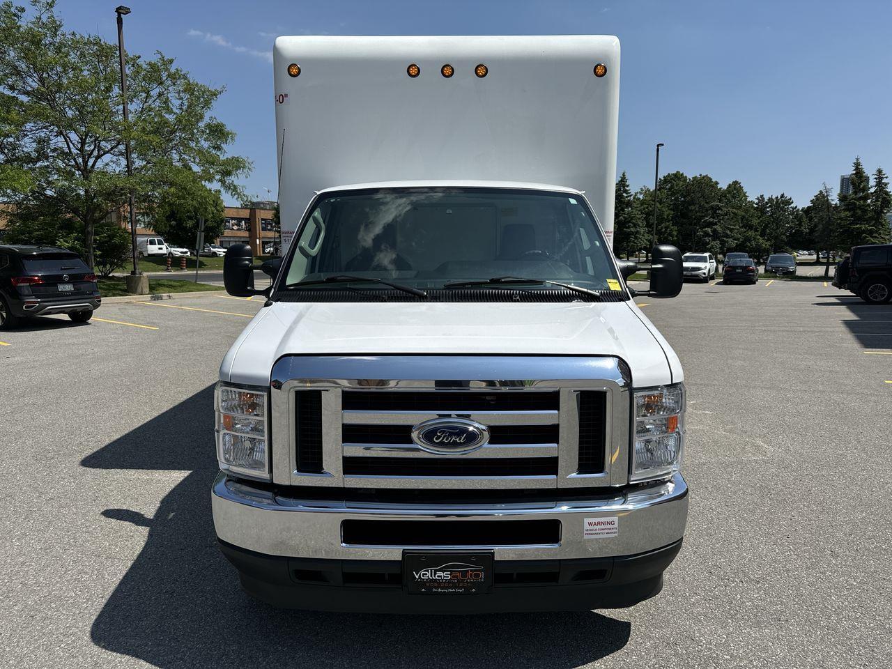 2022 Ford E-450  Photo