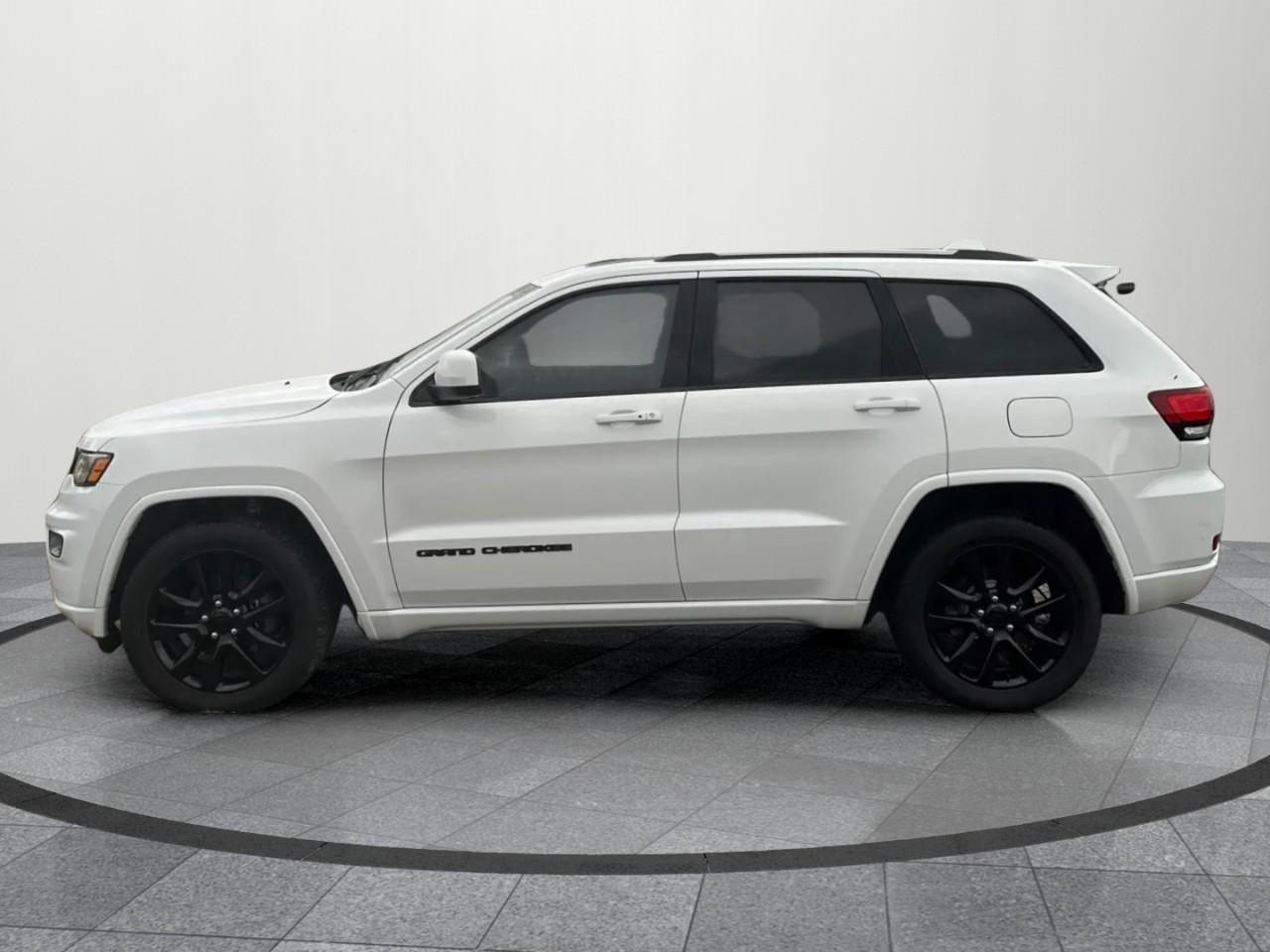 2019 Jeep Grand Cherokee Laredo 4dr 4x4 Photo2