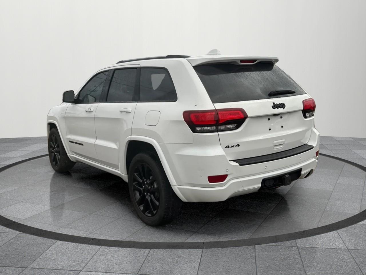 2019 Jeep Grand Cherokee Laredo 4dr 4x4 Photo