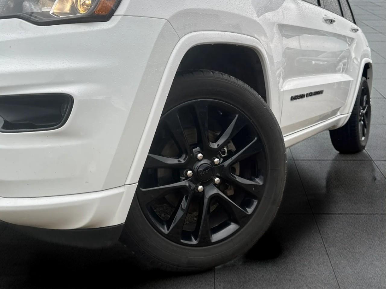 2019 Jeep Grand Cherokee Laredo 4dr 4x4 Photo