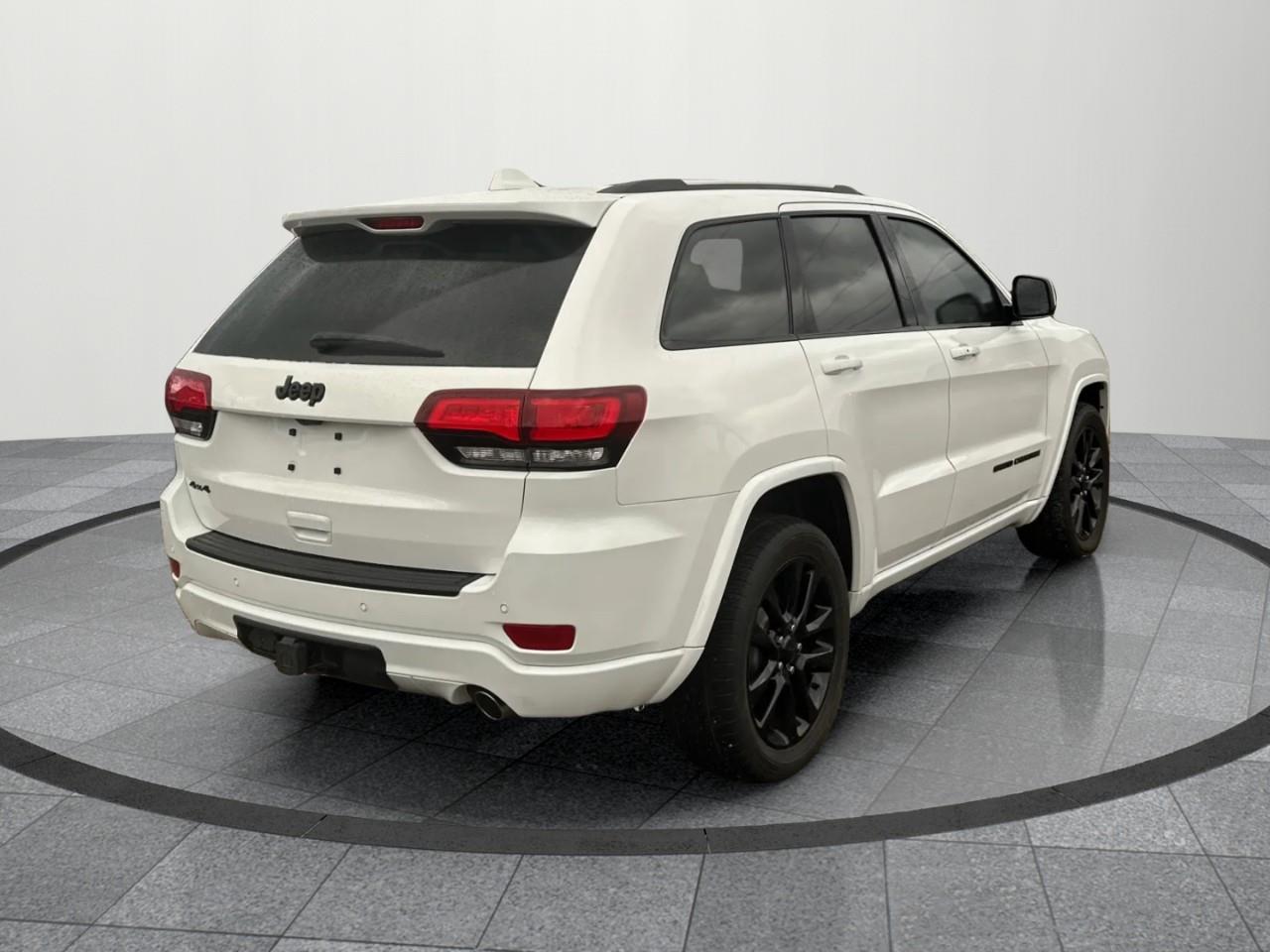 2019 Jeep Grand Cherokee Laredo 4dr 4x4 Photo