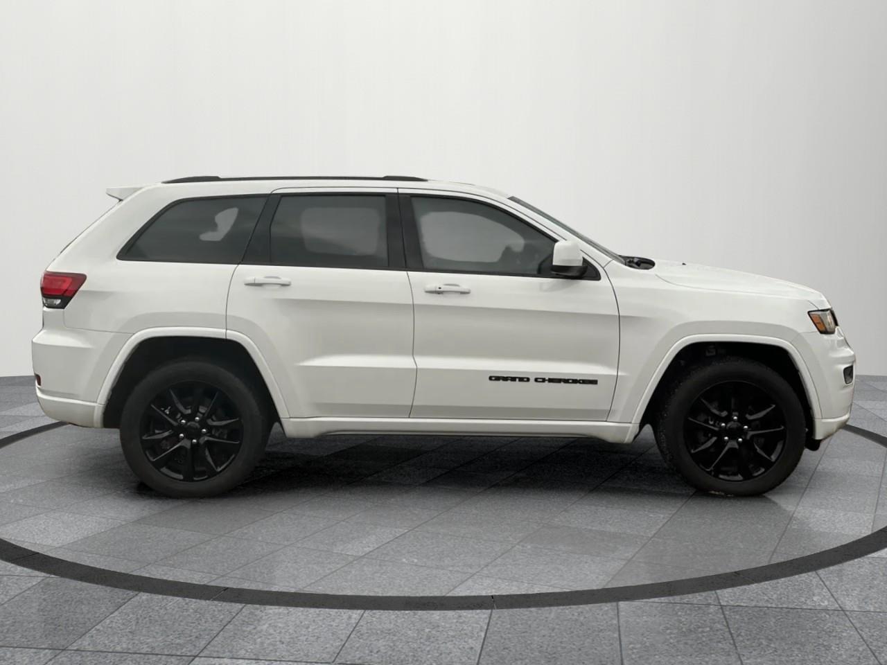 2019 Jeep Grand Cherokee Laredo 4dr 4x4 Photo