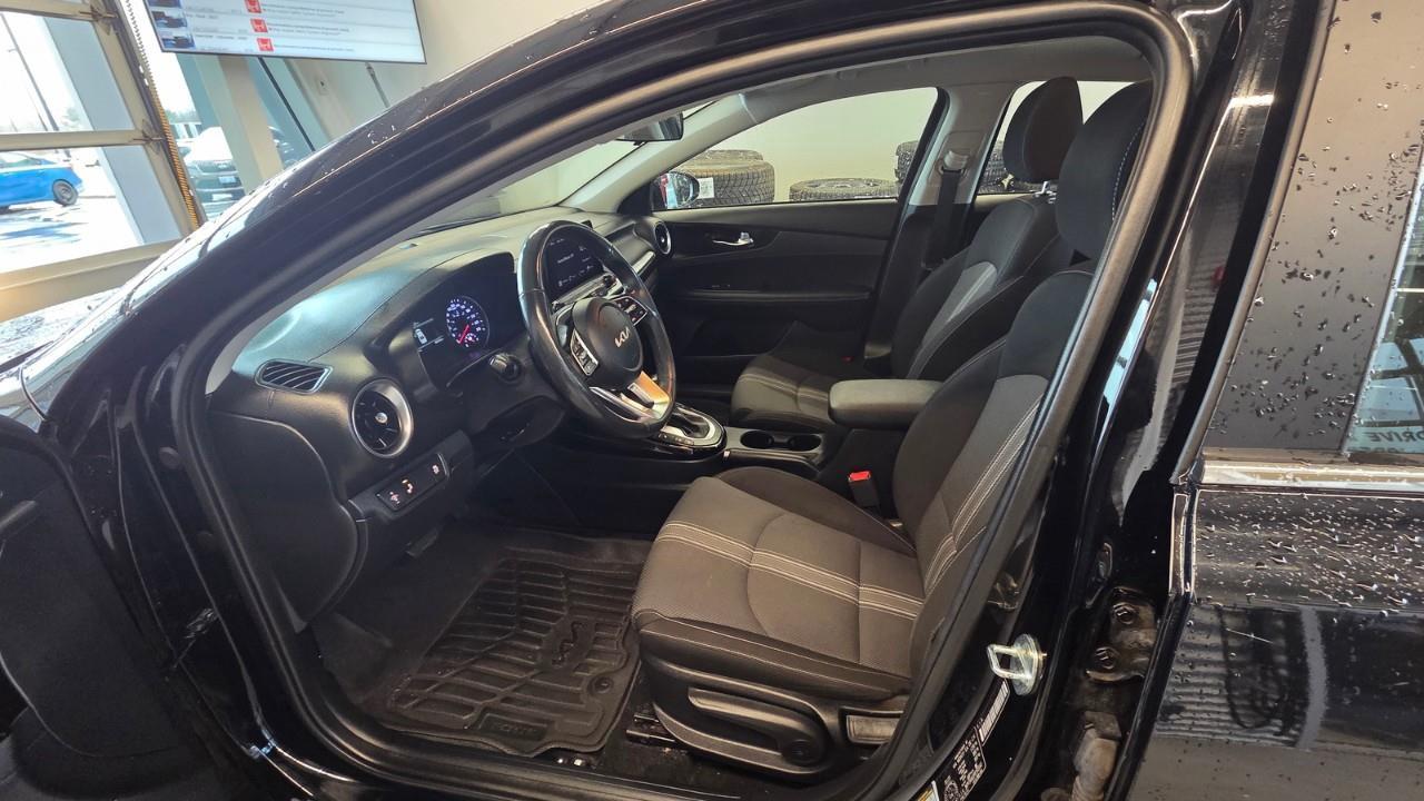 2023 Kia Forte EX 4dr Sedan Photo