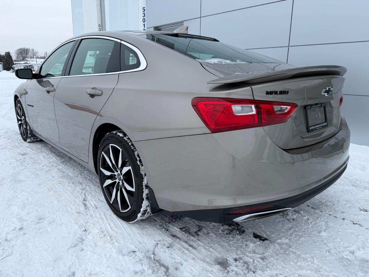 2022 Chevrolet Malibu 4dr Sdn RS Photo2