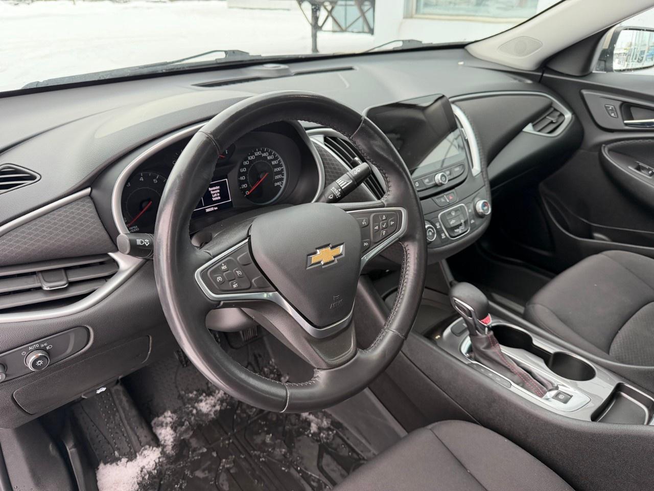 2022 Chevrolet Malibu 4dr Sdn RS Photo