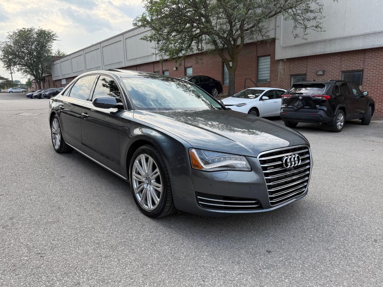 2014 Audi A8 L 4dr Sdn 3.0L TDI, INDIVIDUAL PACKAGE Photo2