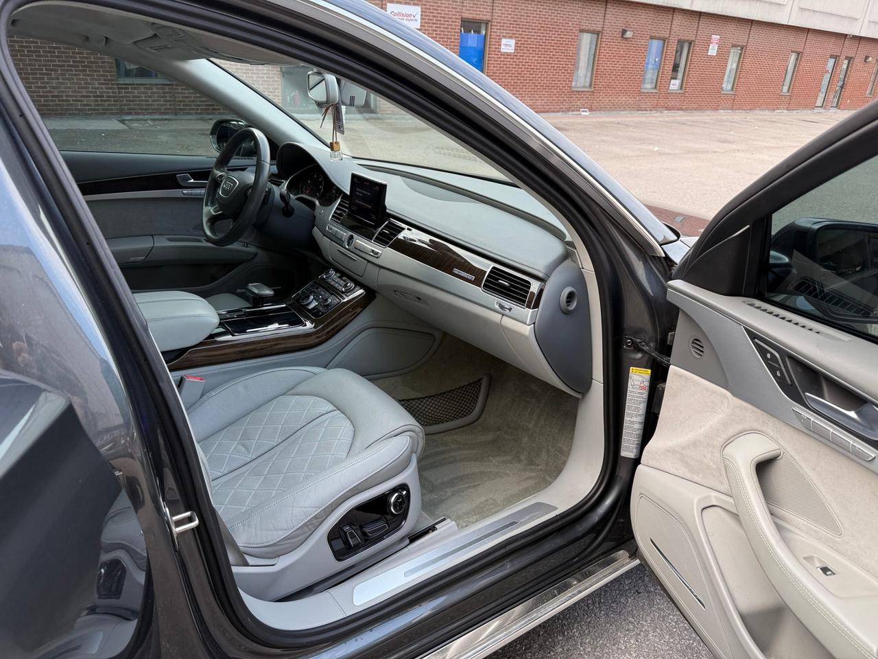 2014 Audi A8 L 4dr Sdn 3.0L TDI, INDIVIDUAL PACKAGE Photo