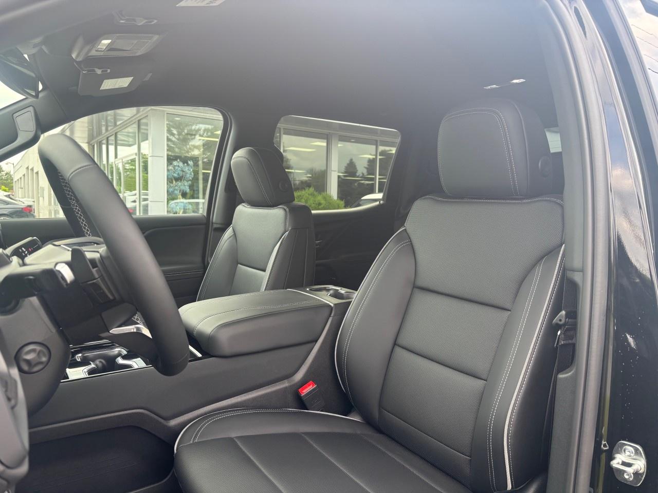 2025 Chevrolet Silverado EV e4WD Crew Cab Extended Range LT Photo4