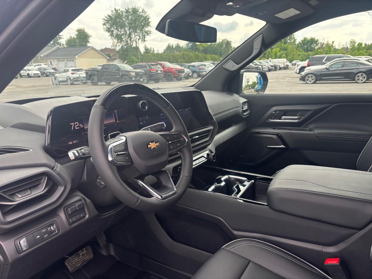 2025 Chevrolet Silverado EV e4WD Crew Cab Extended Range LT Photo3