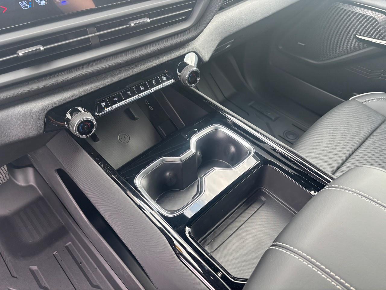 2025 Chevrolet Silverado EV e4WD Crew Cab Extended Range LT Photo