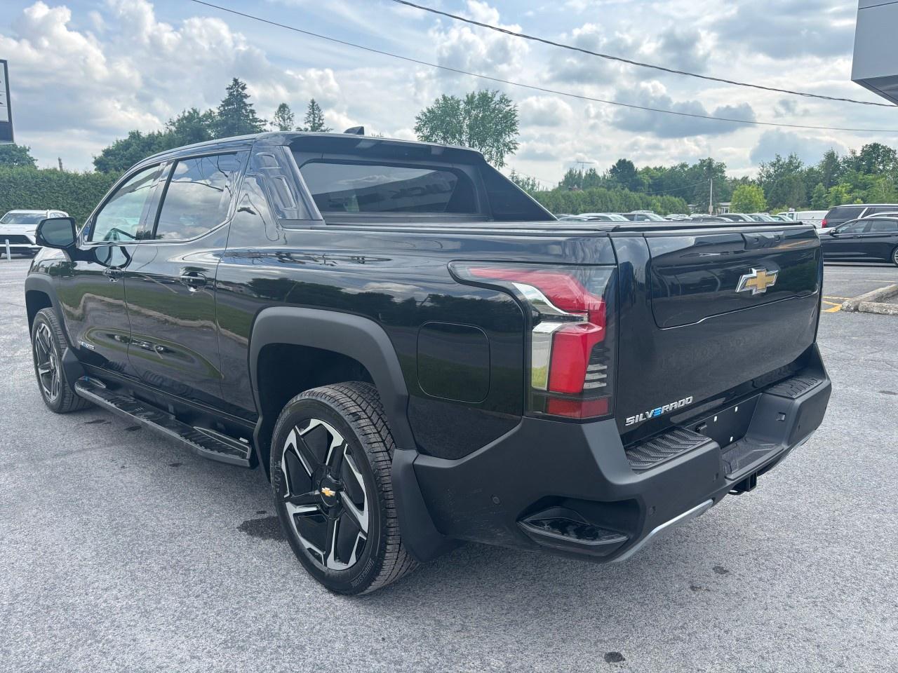 2025 Chevrolet Silverado EV e4WD Crew Cab Extended Range LT Photo