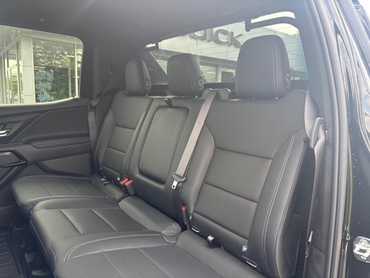 2025 Chevrolet Silverado EV e4WD Crew Cab Extended Range LT Photo