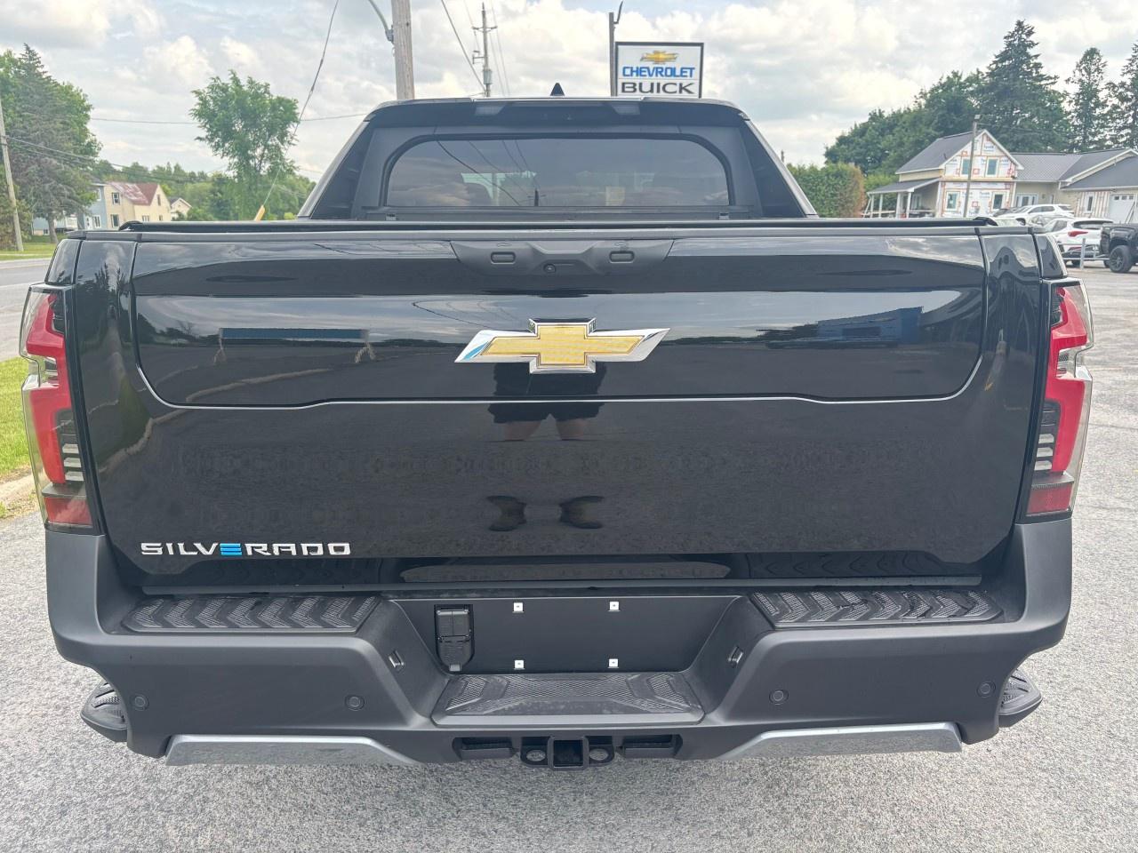 2025 Chevrolet Silverado EV e4WD Crew Cab Extended Range LT Photo