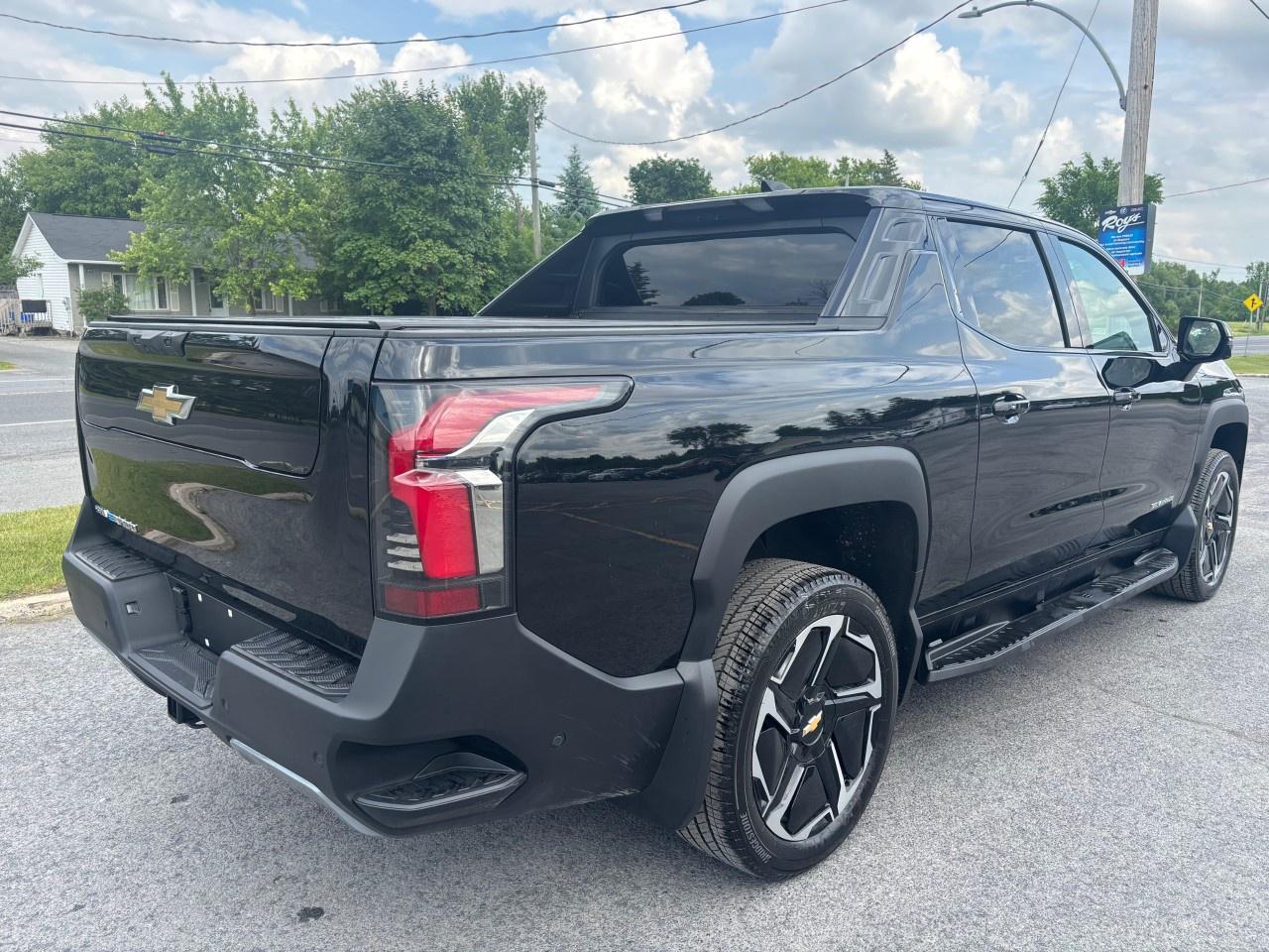 2025 Chevrolet Silverado EV e4WD Crew Cab Extended Range LT Photo