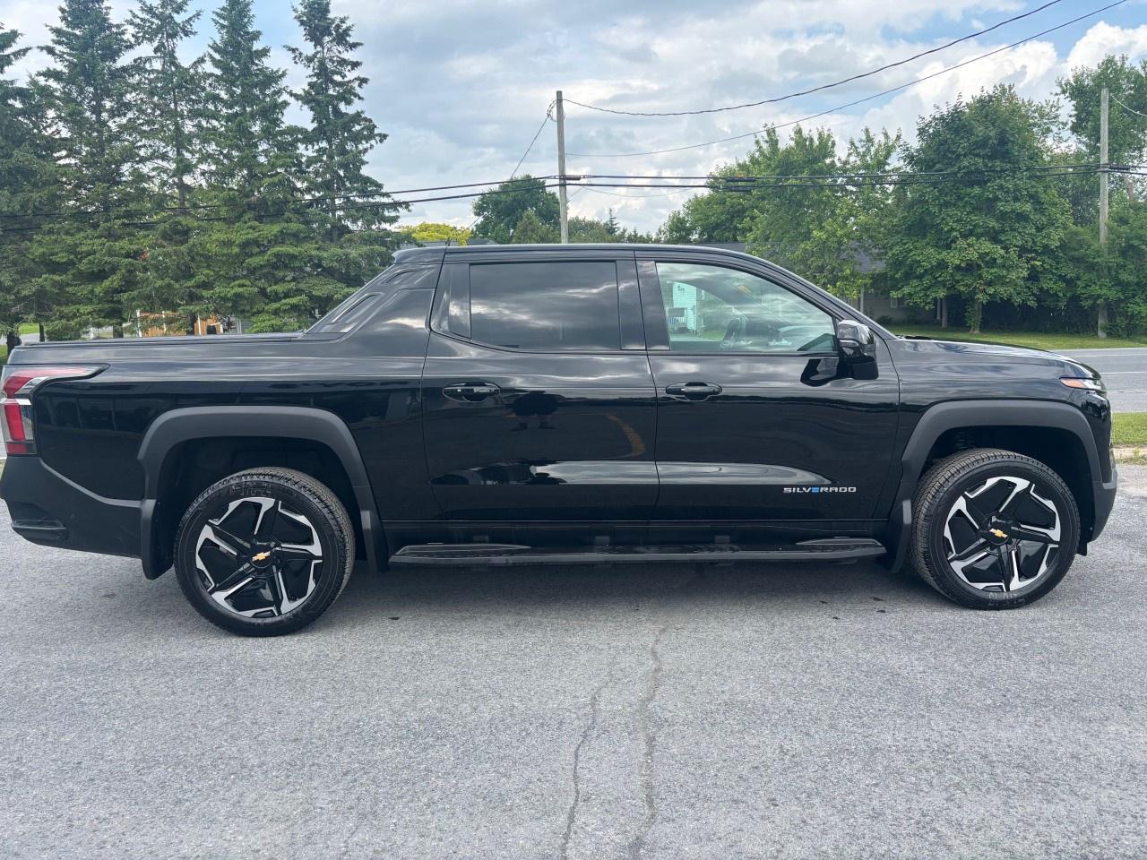 2025 Chevrolet Silverado EV e4WD Crew Cab Extended Range LT Photo