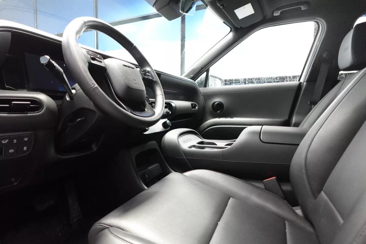 2026 Hyundai PALISADE XRT PRO   HEATED SEATS, HEATED WHEEL, CAPTAIN SEAT Photo