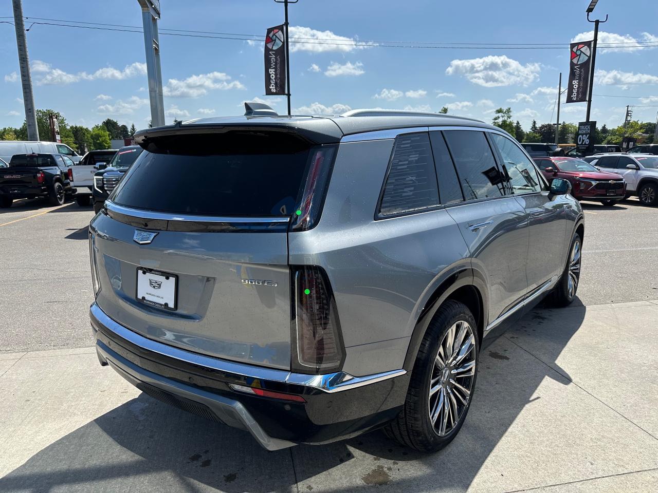 2026 Cadillac VISTIQ Premium Luxury 4dr All-Wheel Drive Photo4