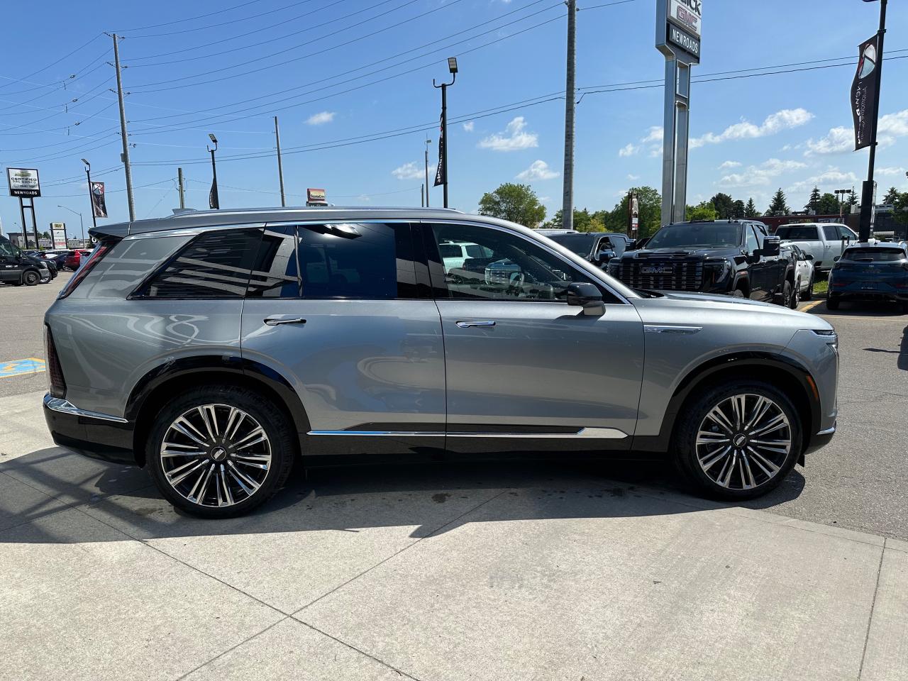 2026 Cadillac VISTIQ Premium Luxury 4dr All-Wheel Drive Photo3