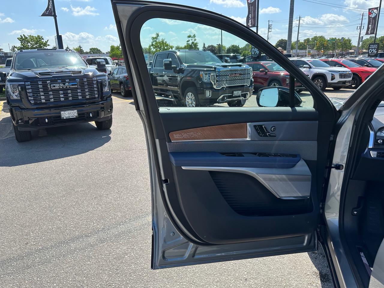 2026 Cadillac VISTIQ Premium Luxury 4dr All-Wheel Drive Photo