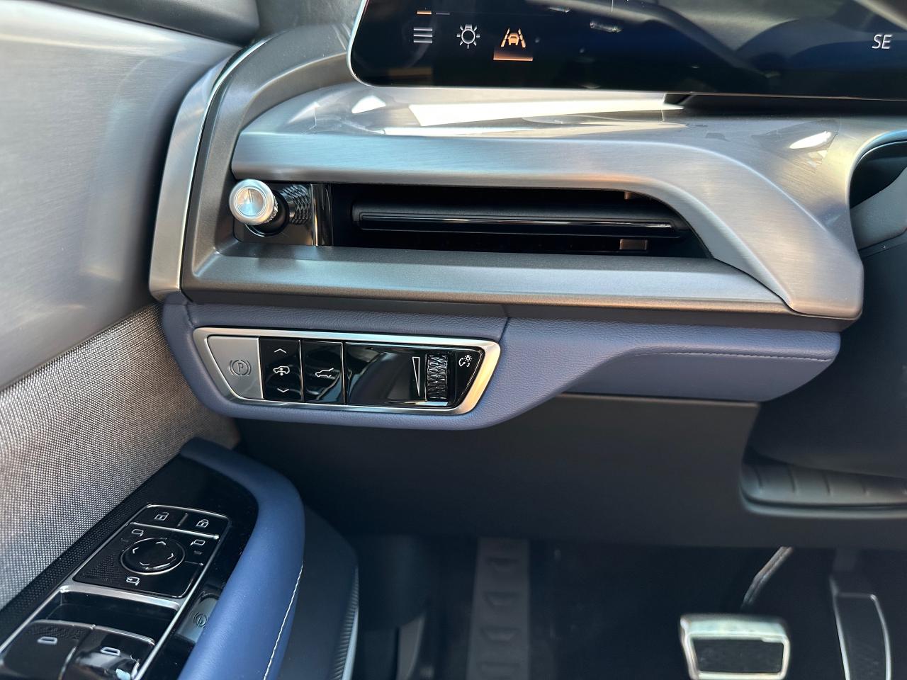 2026 Cadillac VISTIQ Premium Luxury 4dr All-Wheel Drive Photo