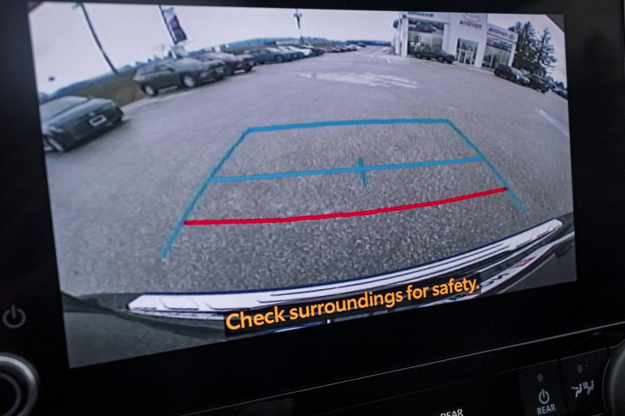 2023 Toyota Highlander XLE 4dr All-wheel Drive Photo