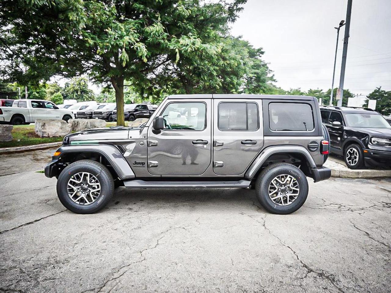 2025 Jeep Wrangler  Photo3