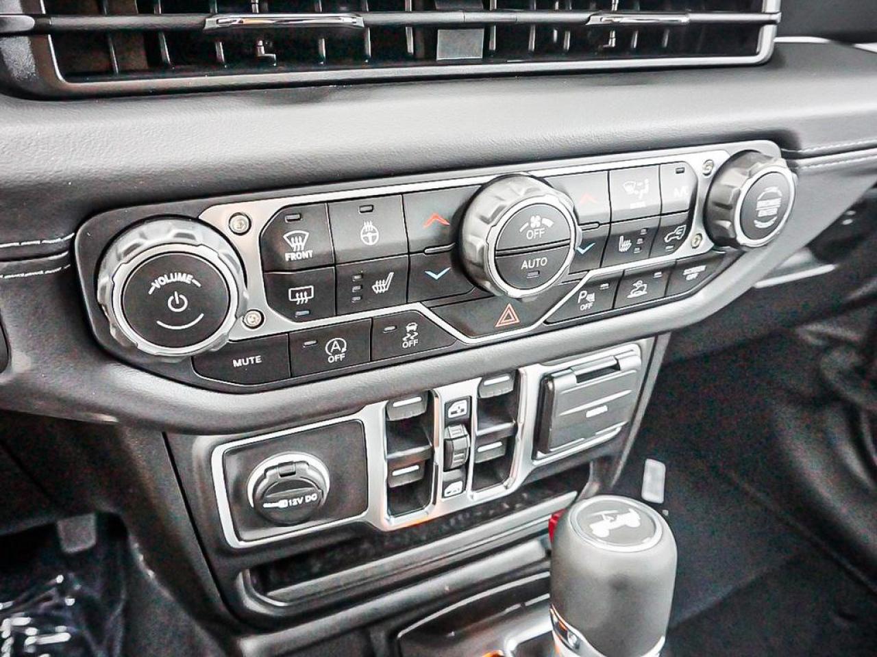 2025 Jeep Wrangler  Photo