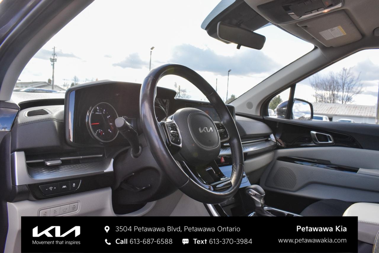 2024 Kia Carnival LX Passenger Van Photo