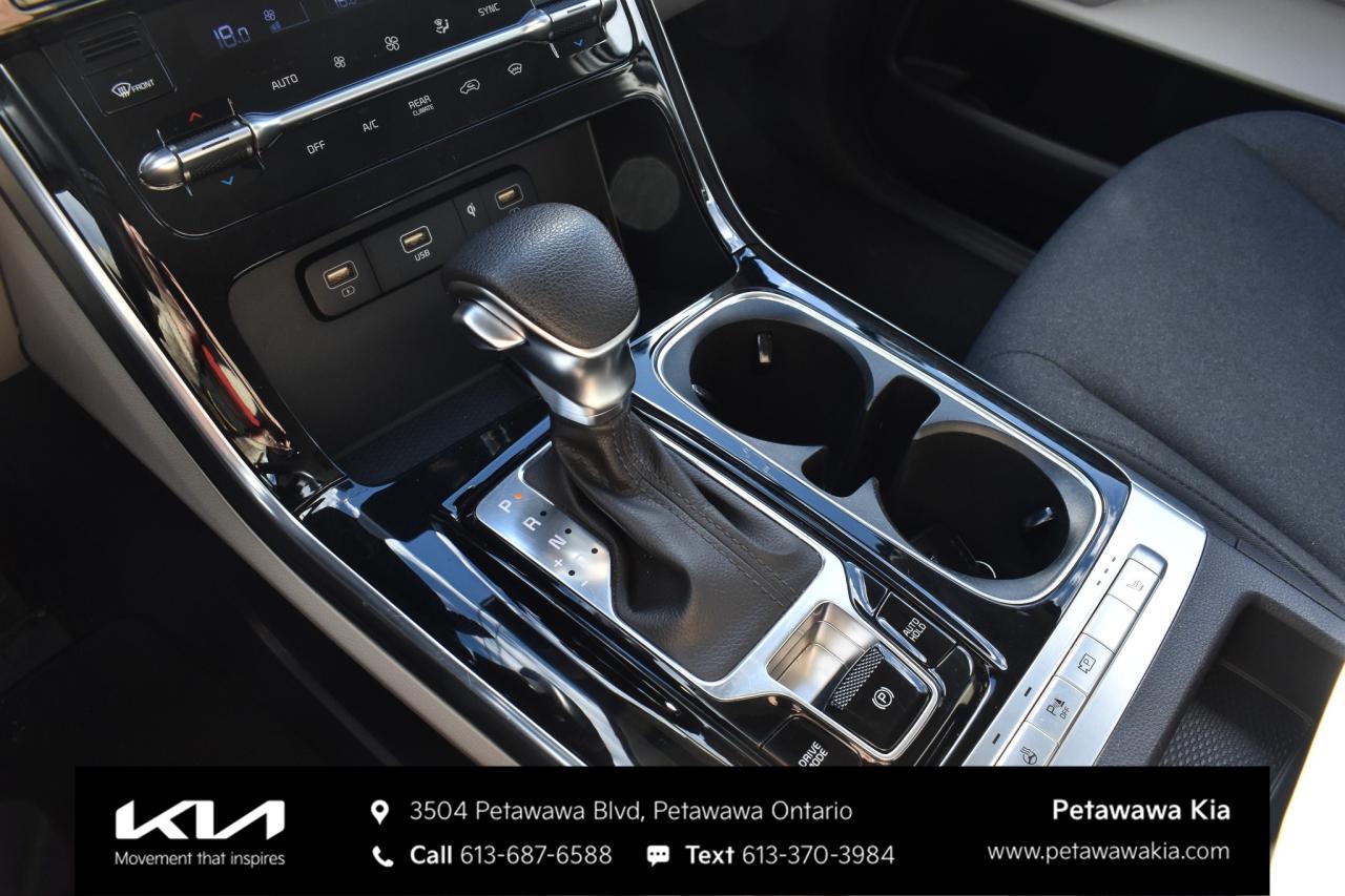 2024 Kia Carnival LX Passenger Van Photo