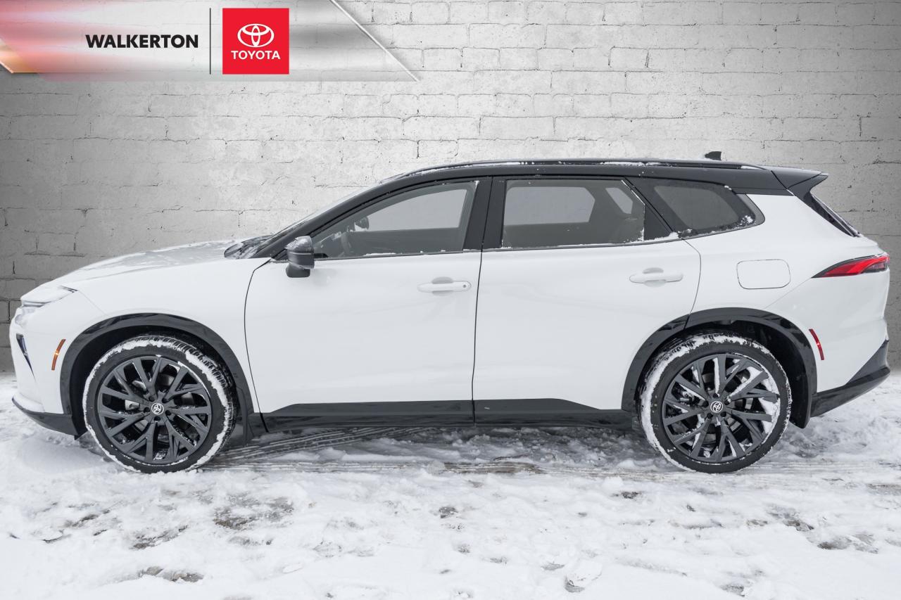 2025 Toyota Crown Signia Limited 4dr All-Wheel Drive Photo2