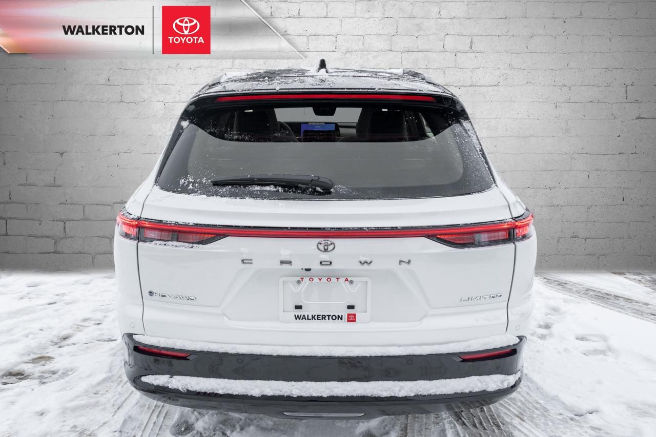 2025 Toyota Crown Signia Limited 4dr All-Wheel Drive Photo