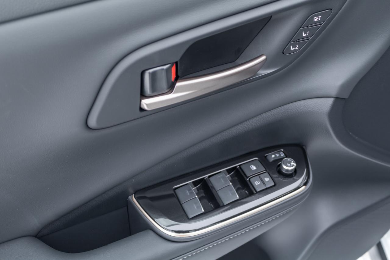 2025 Toyota Crown Signia Limited 4dr All-Wheel Drive Photo