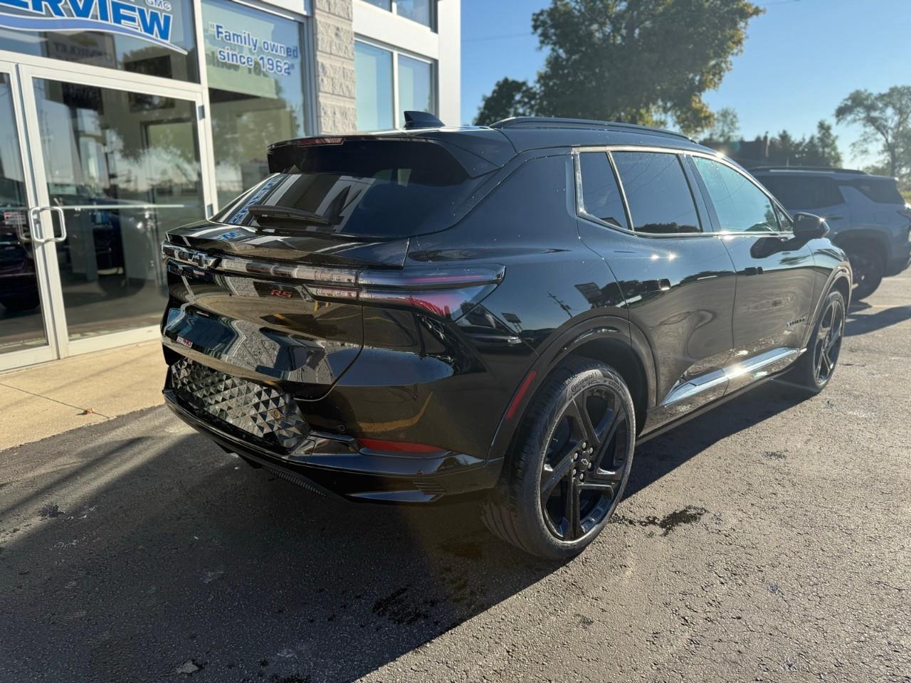 2025 Chevrolet Equinox EV RS 4dr Photo