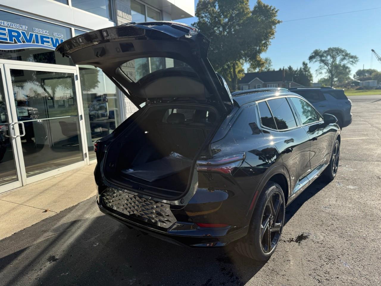 2025 Chevrolet Equinox EV RS 4dr Photo