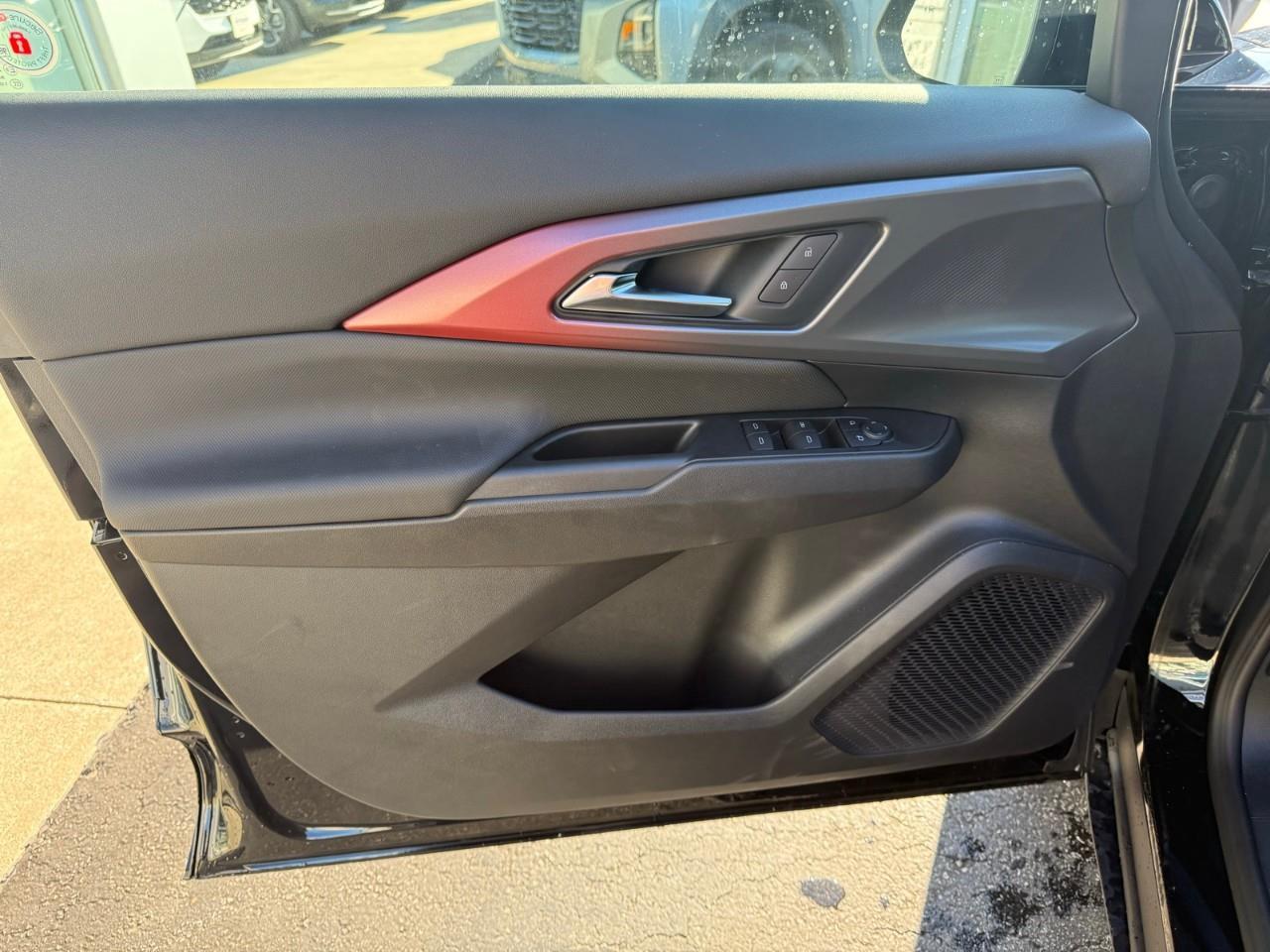 2025 Chevrolet Equinox EV RS 4dr Photo