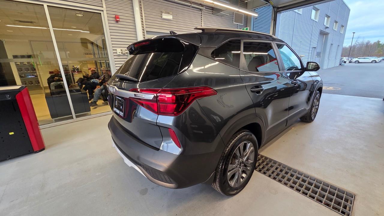 2023 Kia Seltos LX 4dr All-Wheel Drive Photo4