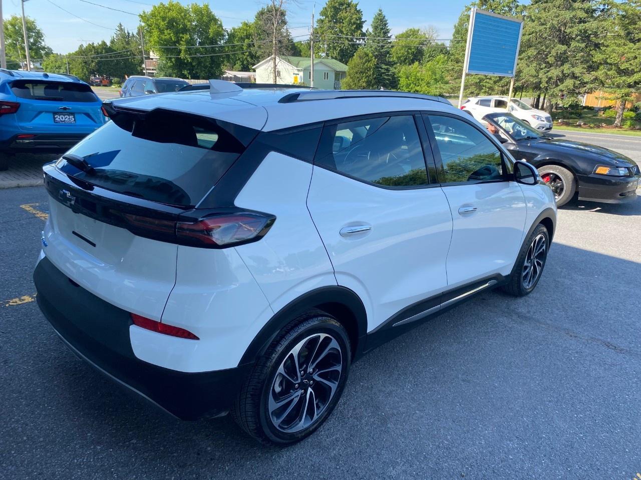 2023 Chevrolet Bolt EUV FWD 4dr Premier Photo3