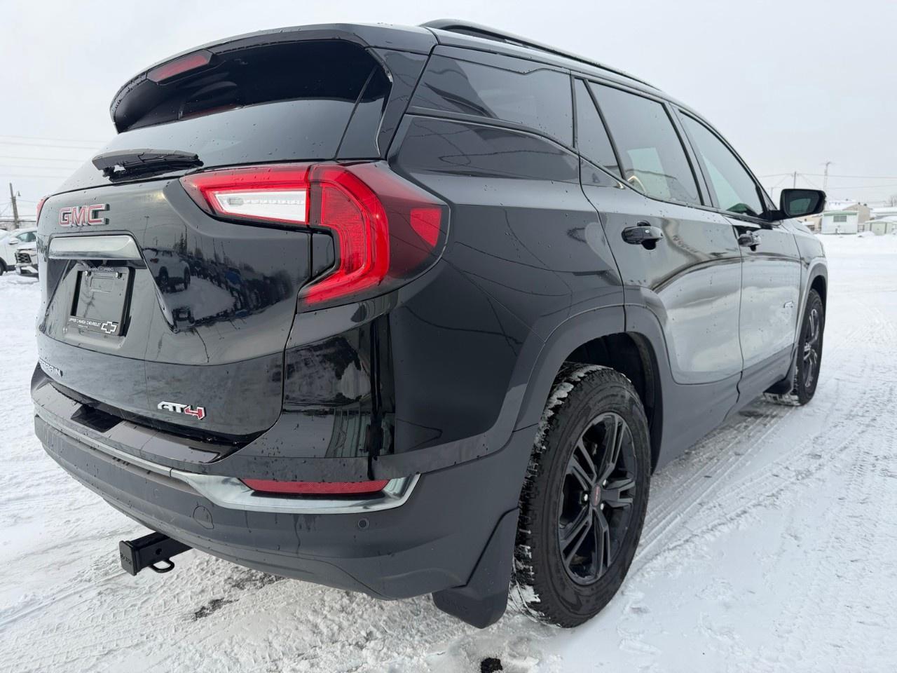 2024 GMC Terrain AWD AT4 Photo2