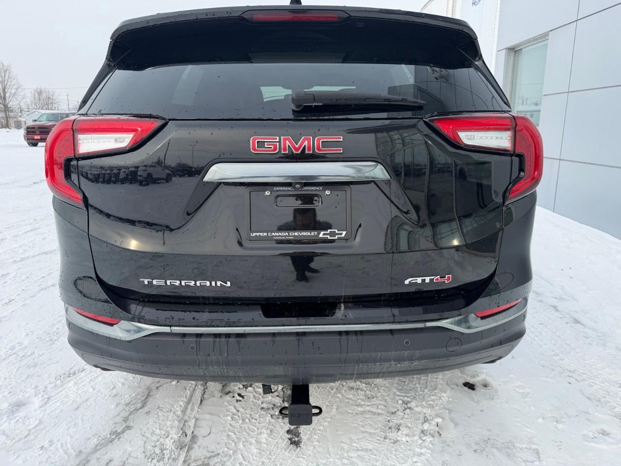 2024 GMC Terrain AWD AT4 Photo3