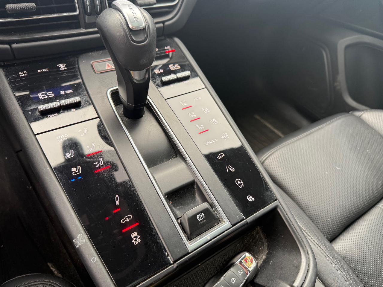 2023 Porsche Macan T 4dr All-Wheel Drive Photo