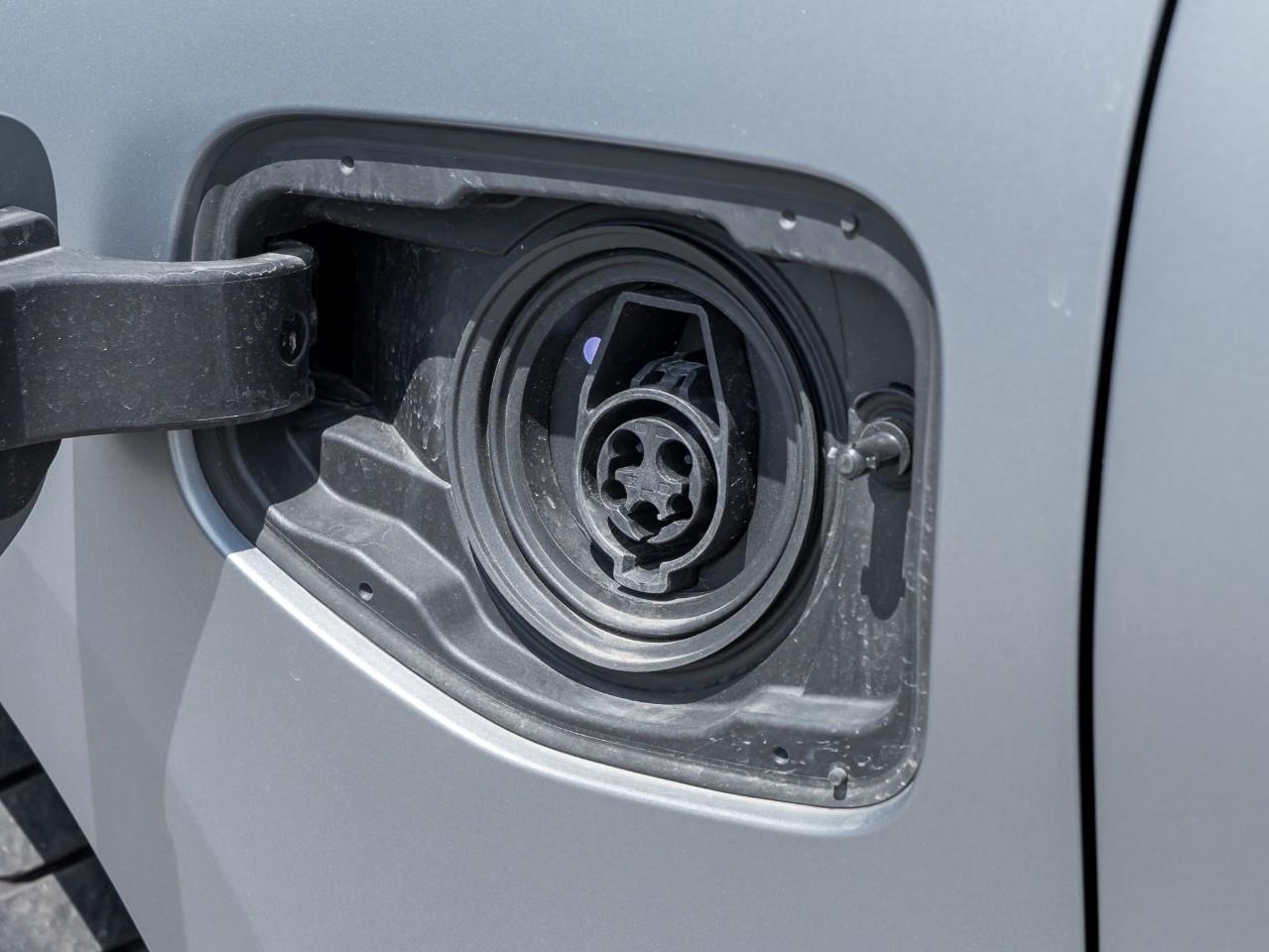 2025 BMW 550e xDrive 4dr All-Wheel Drive Sedan Photo