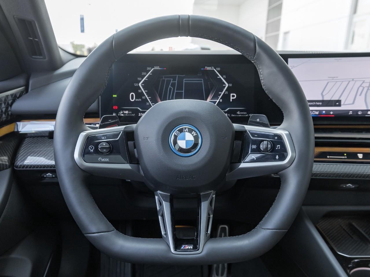 2025 BMW 550e xDrive 4dr All-Wheel Drive Sedan Photo