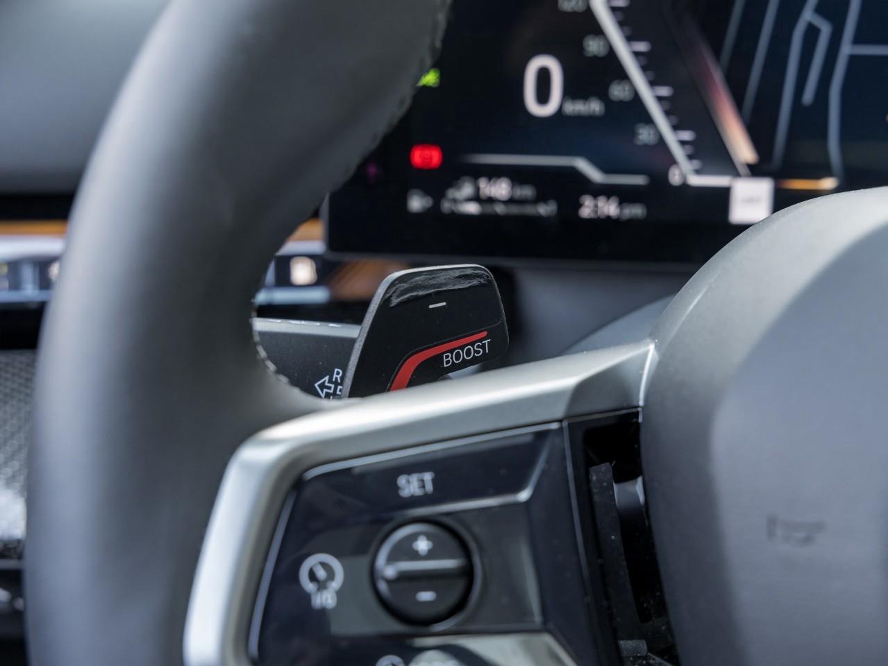 2025 BMW 550e xDrive 4dr All-Wheel Drive Sedan Photo