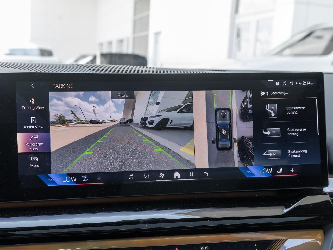 2025 BMW 550e xDrive 4dr All-Wheel Drive Sedan Photo