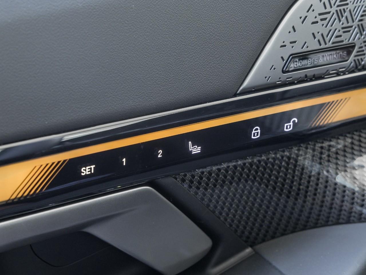 2025 BMW 550e xDrive 4dr All-Wheel Drive Sedan Photo