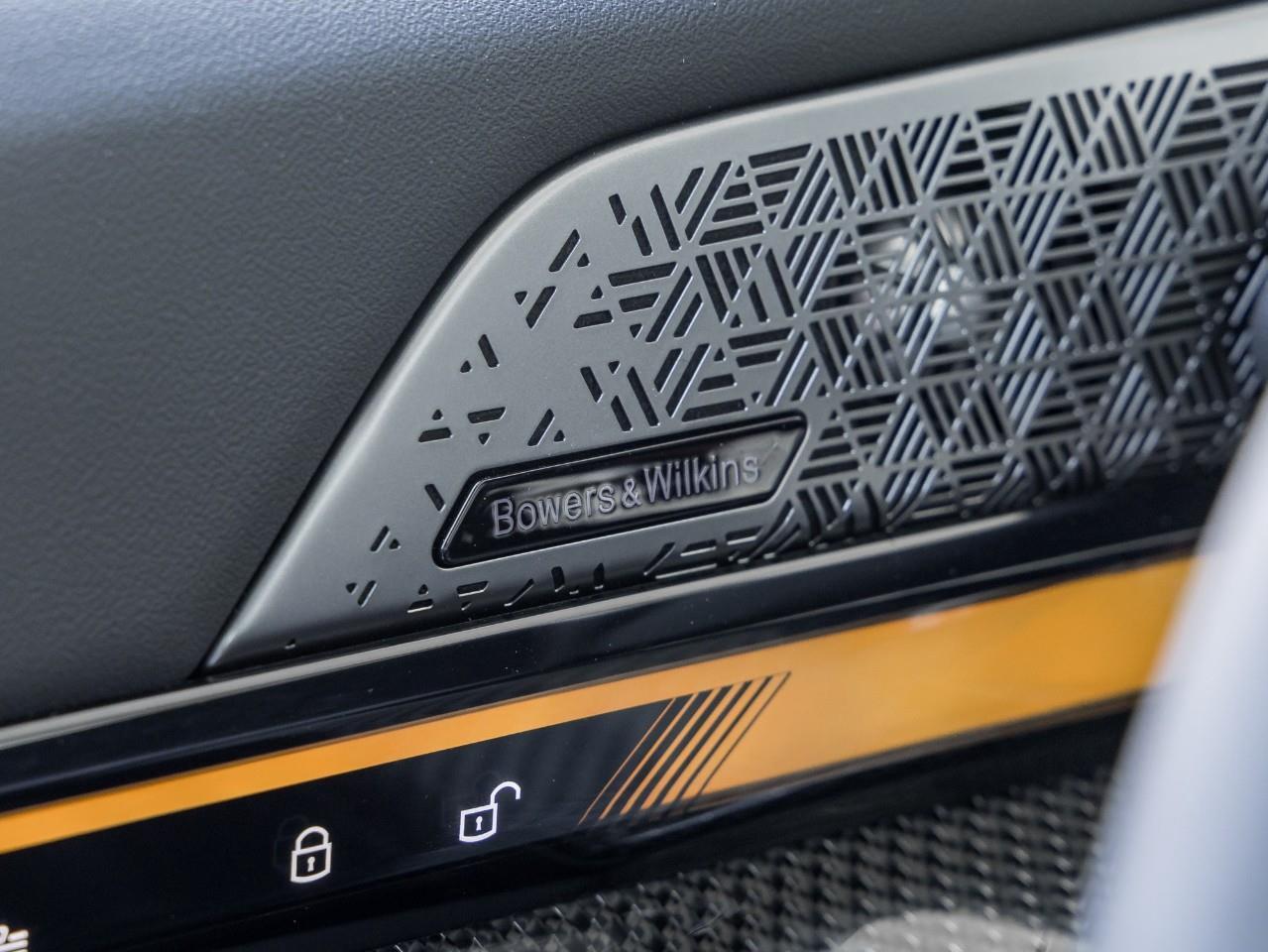 2025 BMW 550e xDrive 4dr All-Wheel Drive Sedan Photo