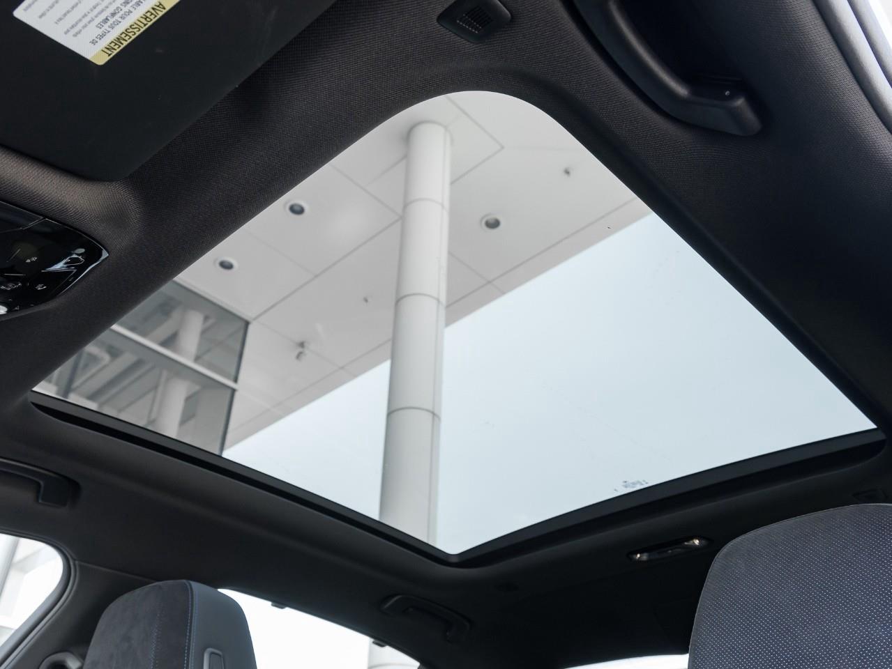 2025 BMW 550e xDrive 4dr All-Wheel Drive Sedan Photo