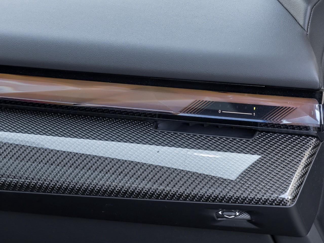 2025 BMW 550e xDrive 4dr All-Wheel Drive Sedan Photo